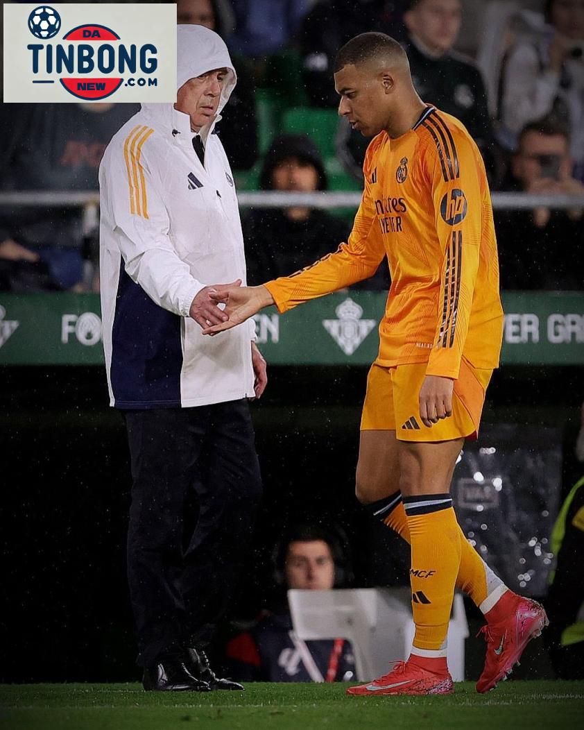 HLV Ancelotti hiểu tình trạng của Mbappe đang không tốt nên quyết không mạo hiểm sử dụng anh. (Nguồn: Twitter)