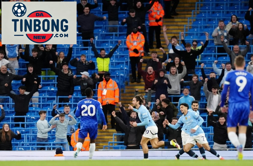 Có rất nhiều ghế trống khi Jack Grealish ghi bàn mở tỷ số